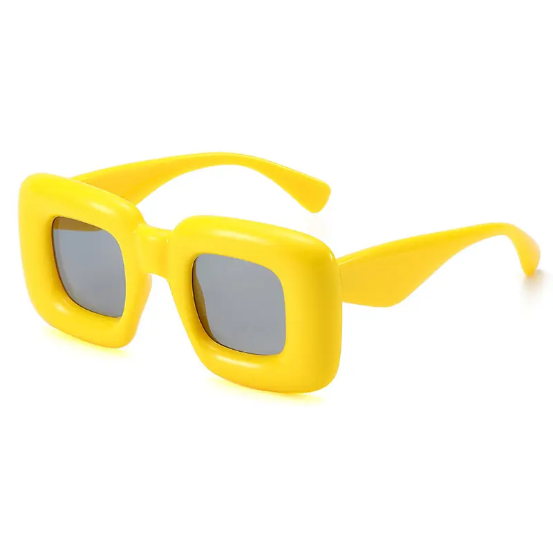 Occhiali da sole con montatura quadrata spessa: la nuova collezione  - giallo