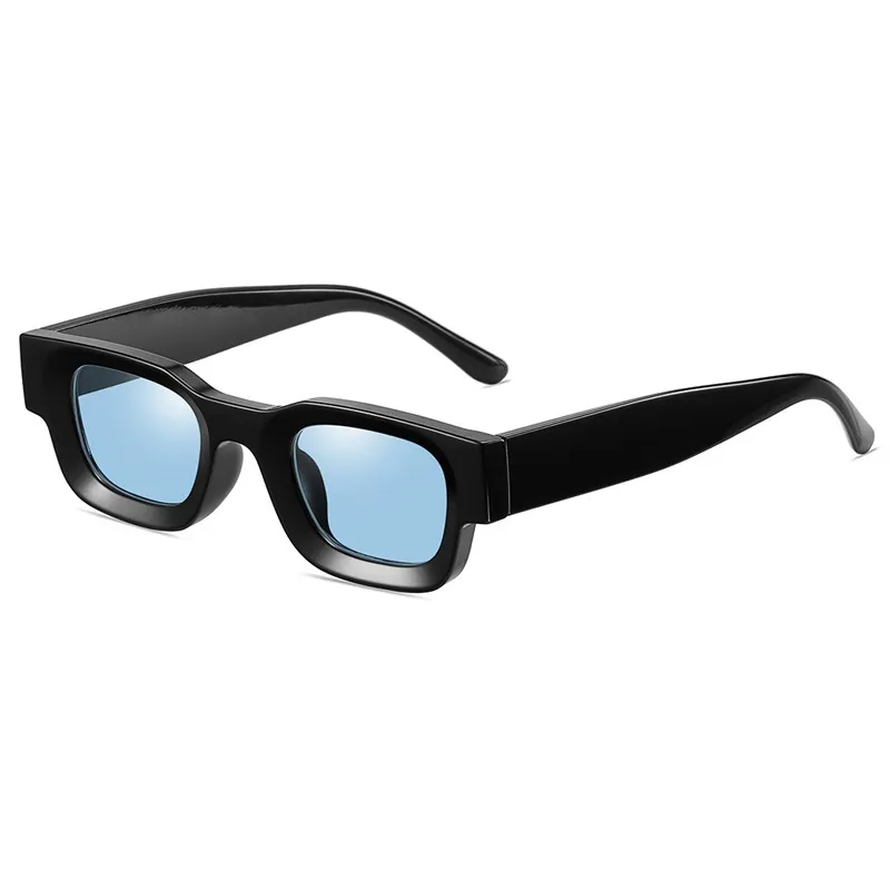 Occhiali da sole unisex: la nuova collezione di occhiali esclusivi per giovani - nero e azzurro